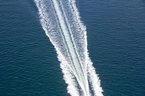スピード ボートのトレース — ストック写真