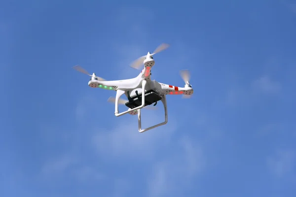 Drohne fliegt — Stockfoto