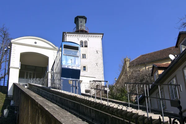 Funicular e Kula Lotrscak em Zagreb — Fotografia de Stock