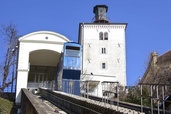 Funicular e Kula Lotrscak em Zagreb — Fotografia de Stock