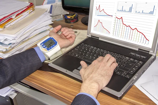 Businessman with hypertension — Stock Photo, Image