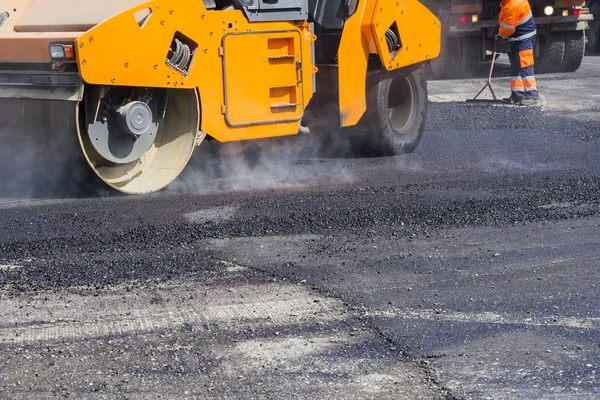 Asphalting city streets — Stock Photo, Image