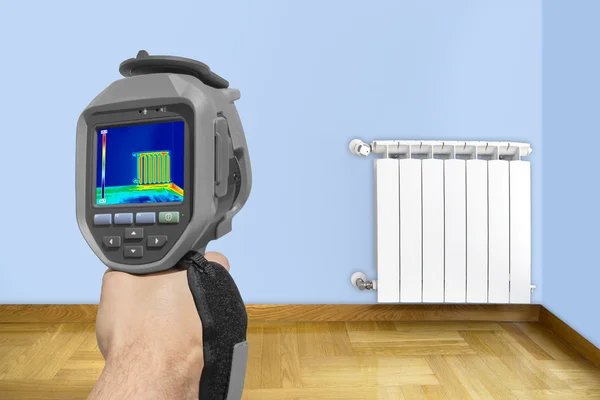 Recording Radiator with Thermal Camera — Stock Photo, Image