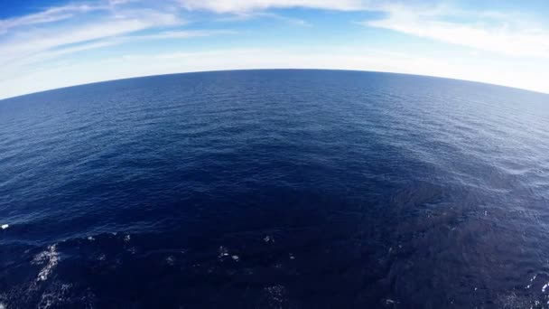 Mar Mediterráneo desde la cubierta de un barco — Vídeo de stock