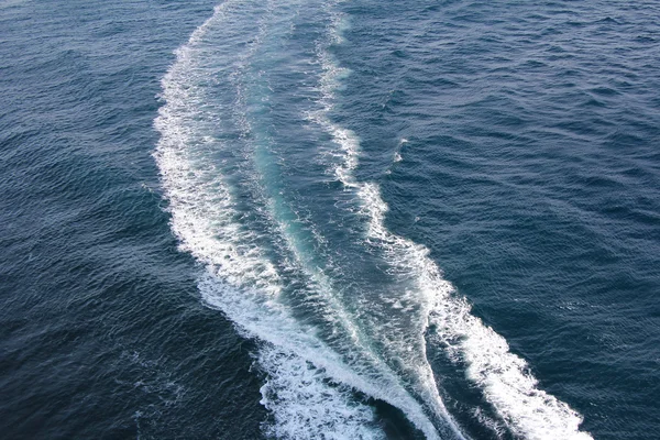 Pista de buques en el mar — Foto de Stock