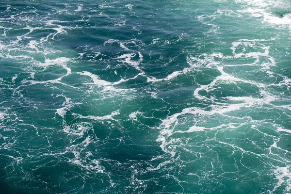 Acqua di mare con schiuma — Foto Stock