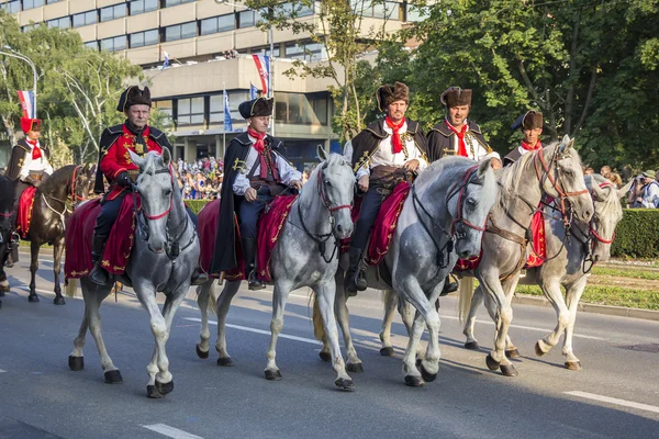 クロアチアの軍隊の軍のお祭りパレード — ストック写真