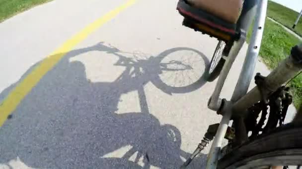 Cyklista a jeho stín — Stock video