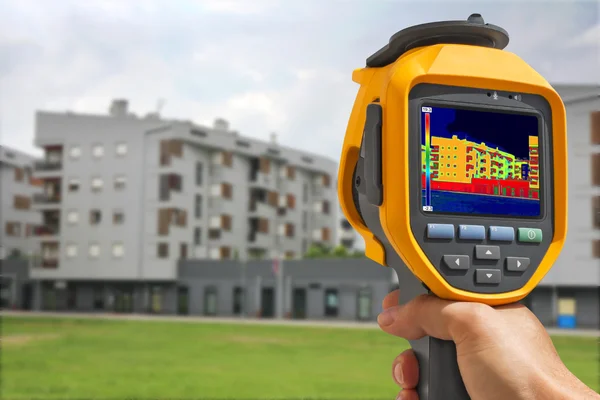 Recording Building With Thermal Camera — Stock Photo, Image