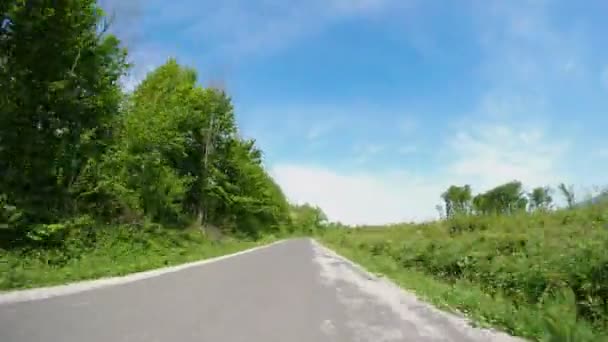 Проезд по сельской дороге — стоковое видео