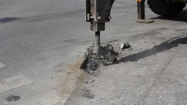 Asfalt jack çekiçle kırma