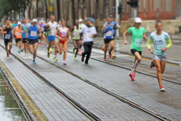 Maratonlöpare, suddig rörelse — Stockfoto