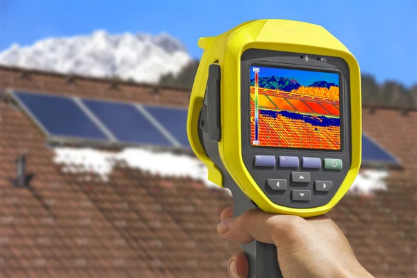 Recording Solar Panels with Thermal Camera — Stock Photo, Image