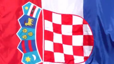 Hırvat bayrağı rüzgarda dalgalanıyor