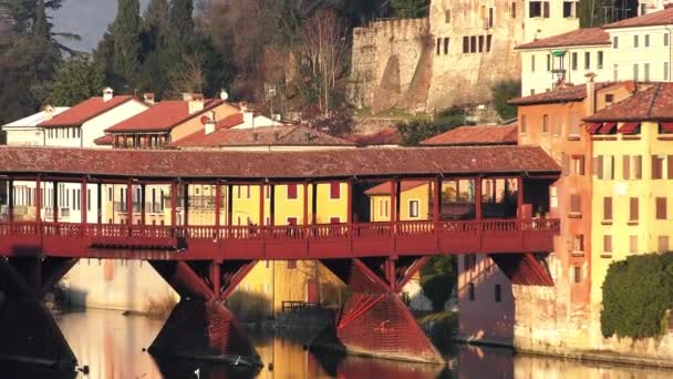 Старый деревянный мост в Бассано — стоковое видео