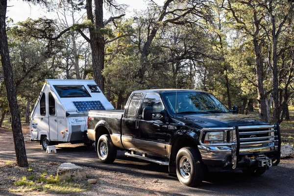 Trailer de acampamento de lágrima no Grand Canyon National Park, EUA — Fotografia de Stock