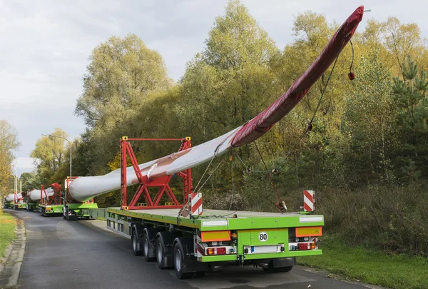 Energetyka wiatrowa, transport łopat wirnika — Zdjęcie stockowe