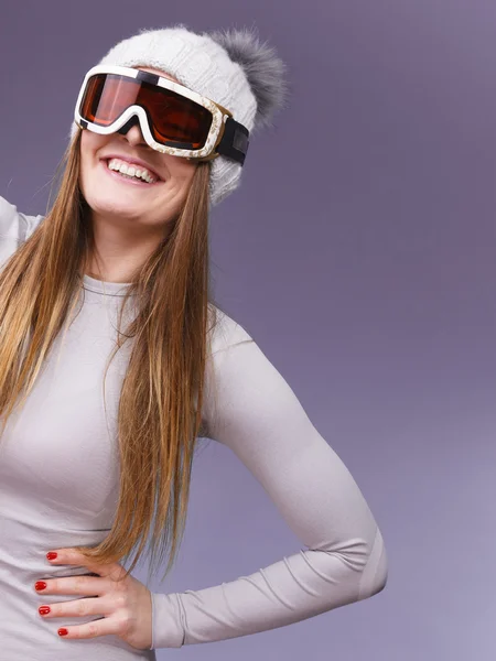 Femme portant des lunettes de ski — Photo