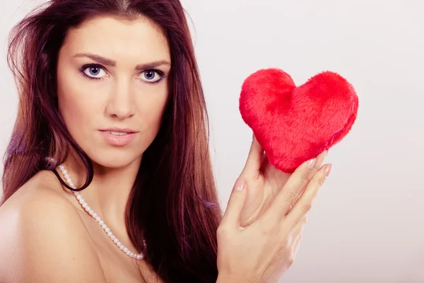 Beautiful woman holds red heart — Stock Photo, Image