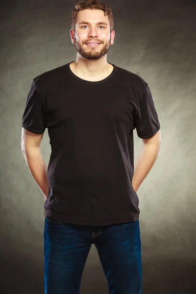 Man guy in blank shirt with empty copy space. — Stock Photo, Image