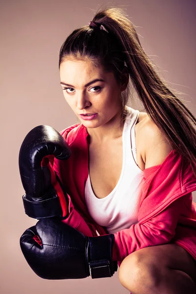 Vrouw opleiding, boksen. — Stockfoto