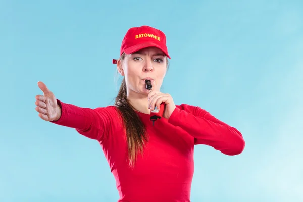 Lifeguard blowing whistle — Stock Photo, Image