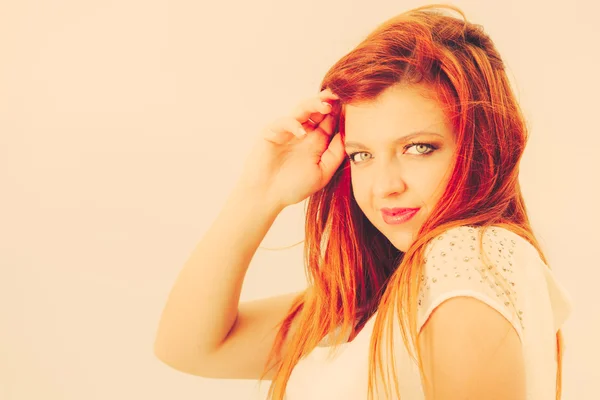 Red haired girl outdoor on beach — Stock Photo, Image