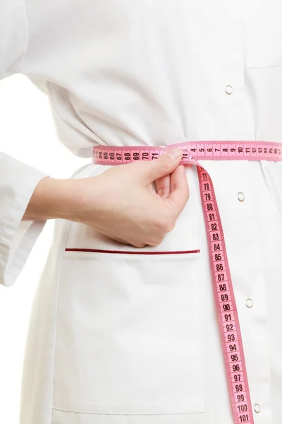 Médecin spécialiste mesurant sa taille — Photo