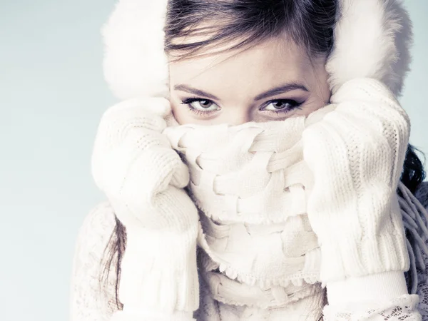 Woman covering face  with scar — ストック写真