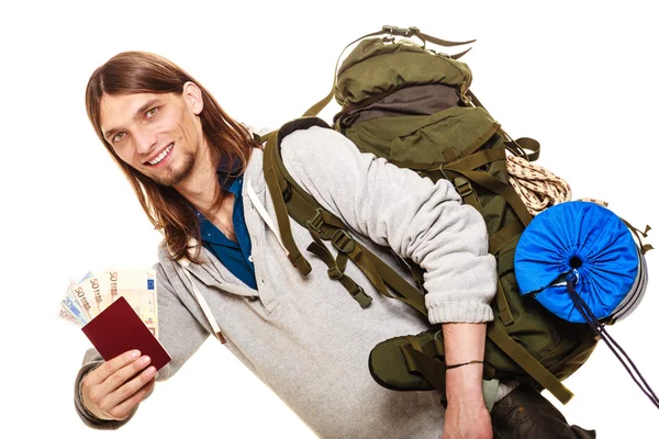 Hombre mochilero turístico con dinero y pasaporte . — Foto de Stock