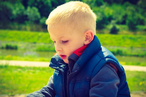 Pensive boy child thinking and daydreaming. — Stock Photo, Image