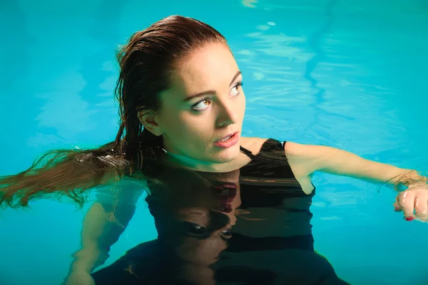 Portrait of sexy seductive woman in water. — Stock Photo, Image