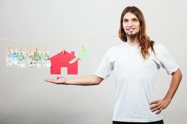 Homem vendedor com dinheiro e casa — Fotografia de Stock