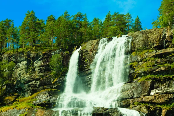 Wasserfall Tvindefossen bei Voss, Norwegen — Stockfoto
