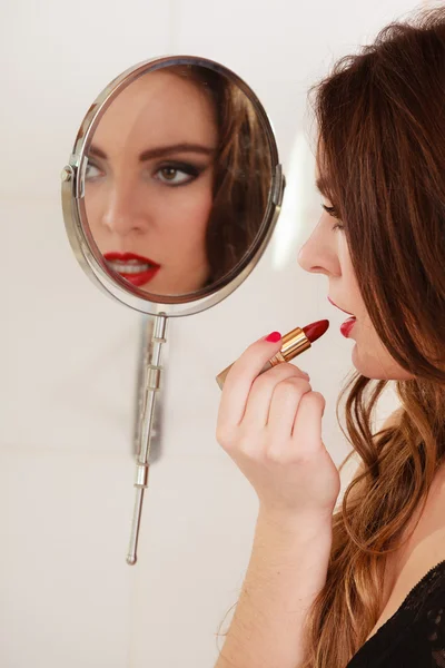 Mädchen machen Make-up — Stockfoto