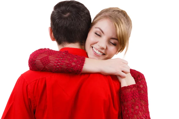 Menina abraçando namorado romanticamente . — Fotografia de Stock