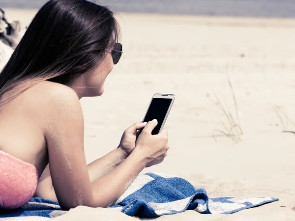 Woman texting message — Stock Photo, Image