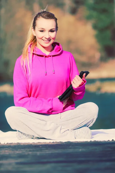 Girl learning yoga from tablet. — Stock Photo, Image