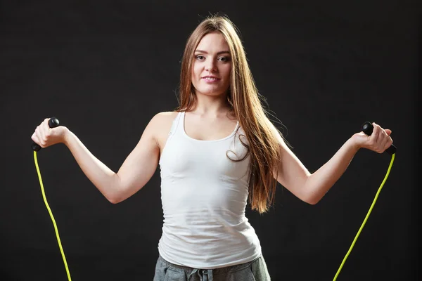 Mujer con cuerda de salto — Foto de Stock