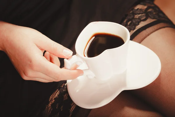 Femme avec tasse de café — Photo