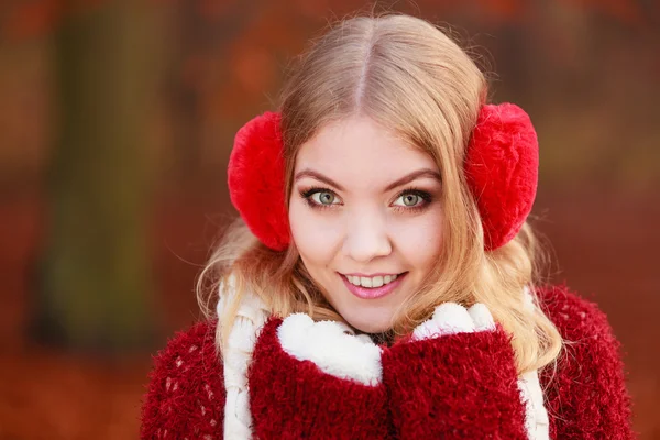 Fashionable woman posing — Stock Photo, Image