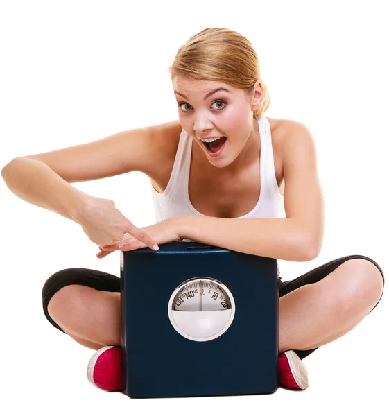 Mujer con peso escala dieta adelgazamiento . — Foto de Stock