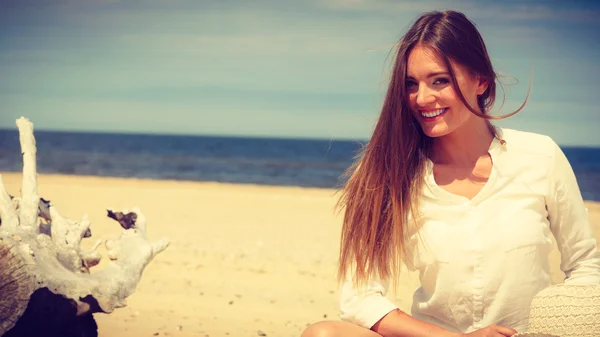 Vrouw toeristische rusten — Stockfoto