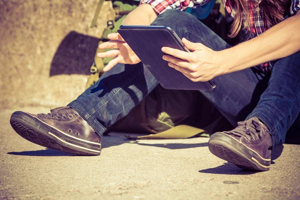 Man tourist backpacker sitting with tablet outdoor — Stock Photo, Image