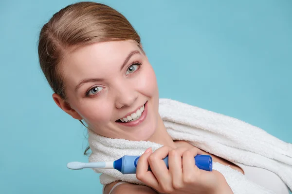 Dívka s kartáčem, čištění zubů — Stock fotografie