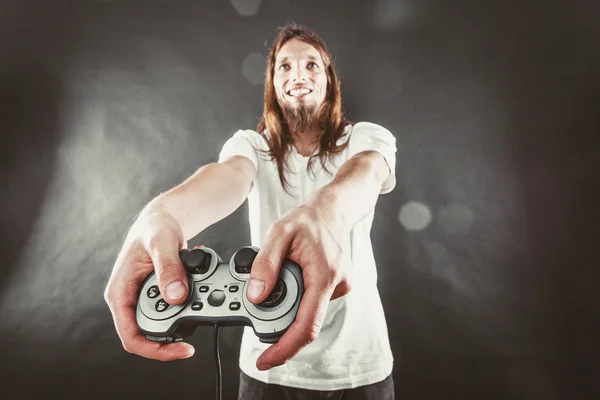 Homem feliz jogando jogos — Fotografia de Stock