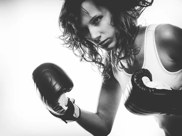 Exercício Boxer menina com luvas de boxe . — Fotografia de Stock