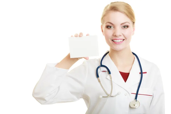 Doktor holding boş kartı — Stok fotoğraf