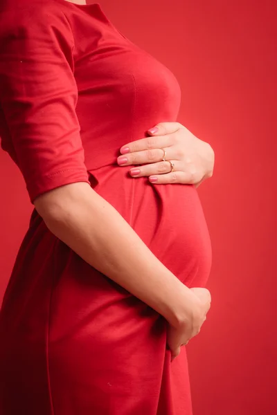 Έγκυος γυναίκα φοράει φόρεμα — Φωτογραφία Αρχείου