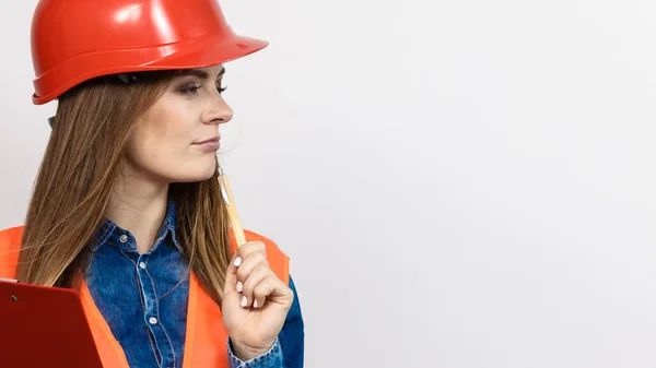 Mulher engenheiro construtor de construção no capacete . — Fotografia de Stock